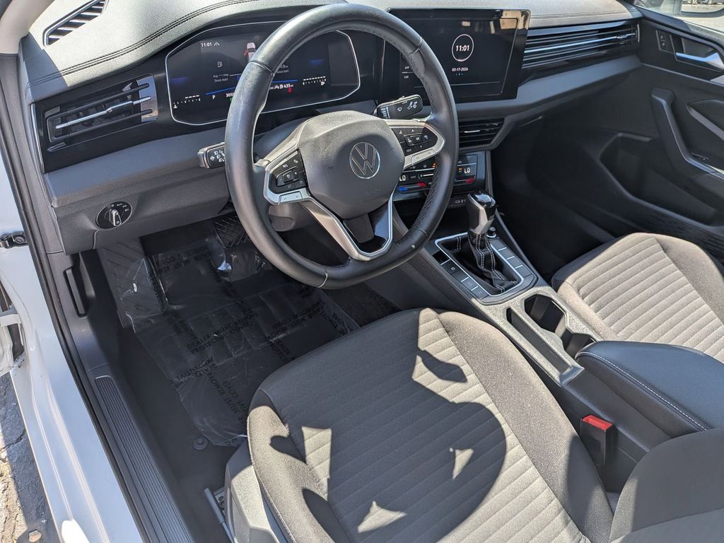 Thumbnail: 2025 Volkswagen Jetta - 14