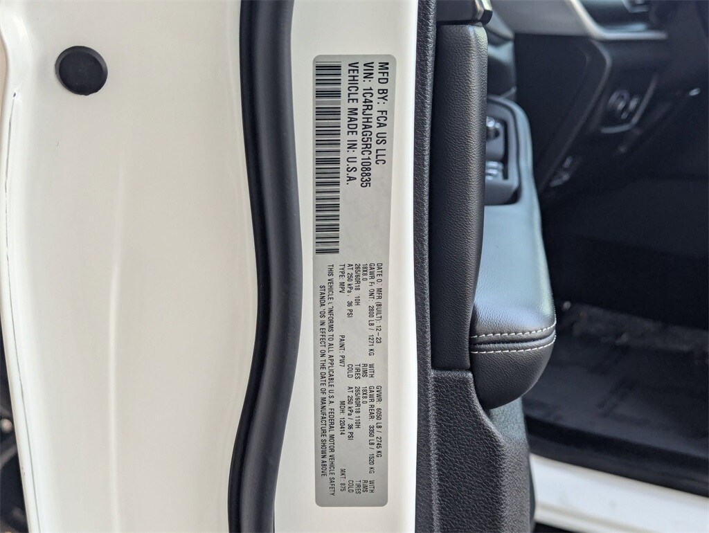 Thumbnail: 2024 Jeep Grand Cherokee - 33