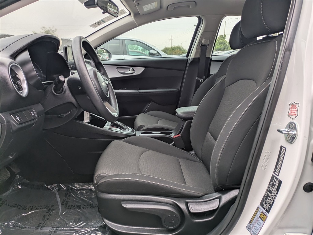 Thumbnail: 2024 Kia Forte - 25