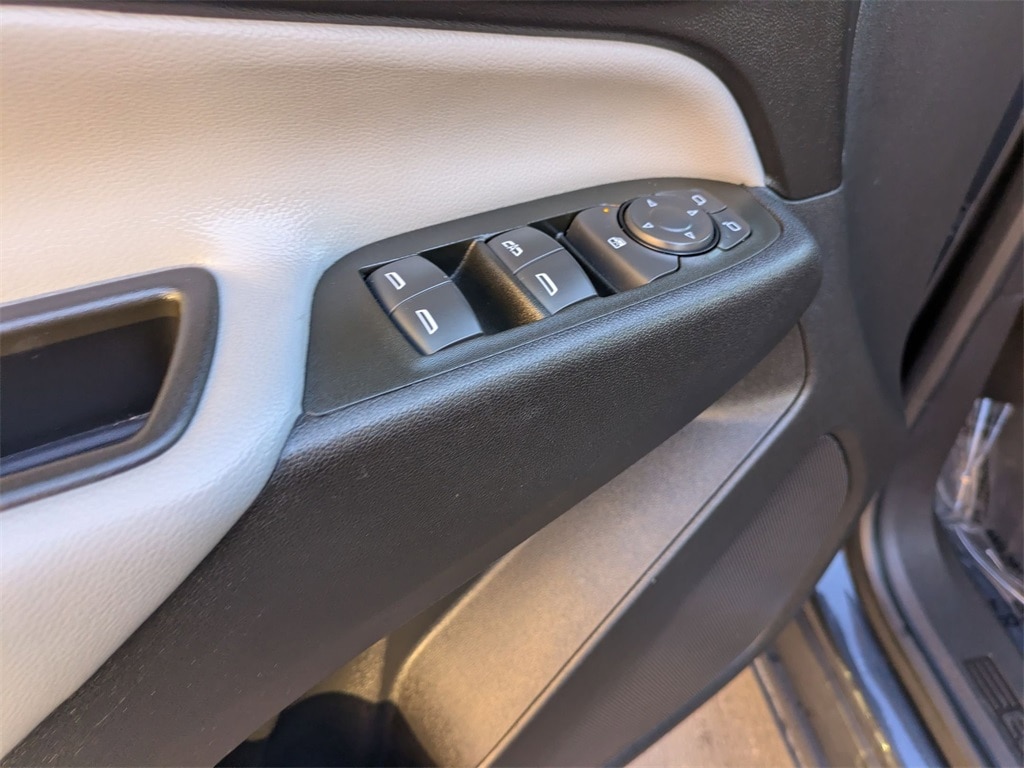 Thumbnail: 2023 Chevrolet Equinox - 13