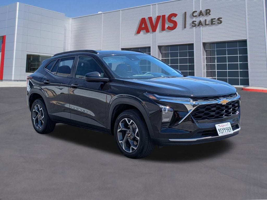 Thumbnail: 2025 Chevrolet Trax - 3