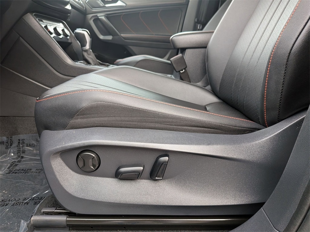 Thumbnail: 2024 Volkswagen Tiguan - 16