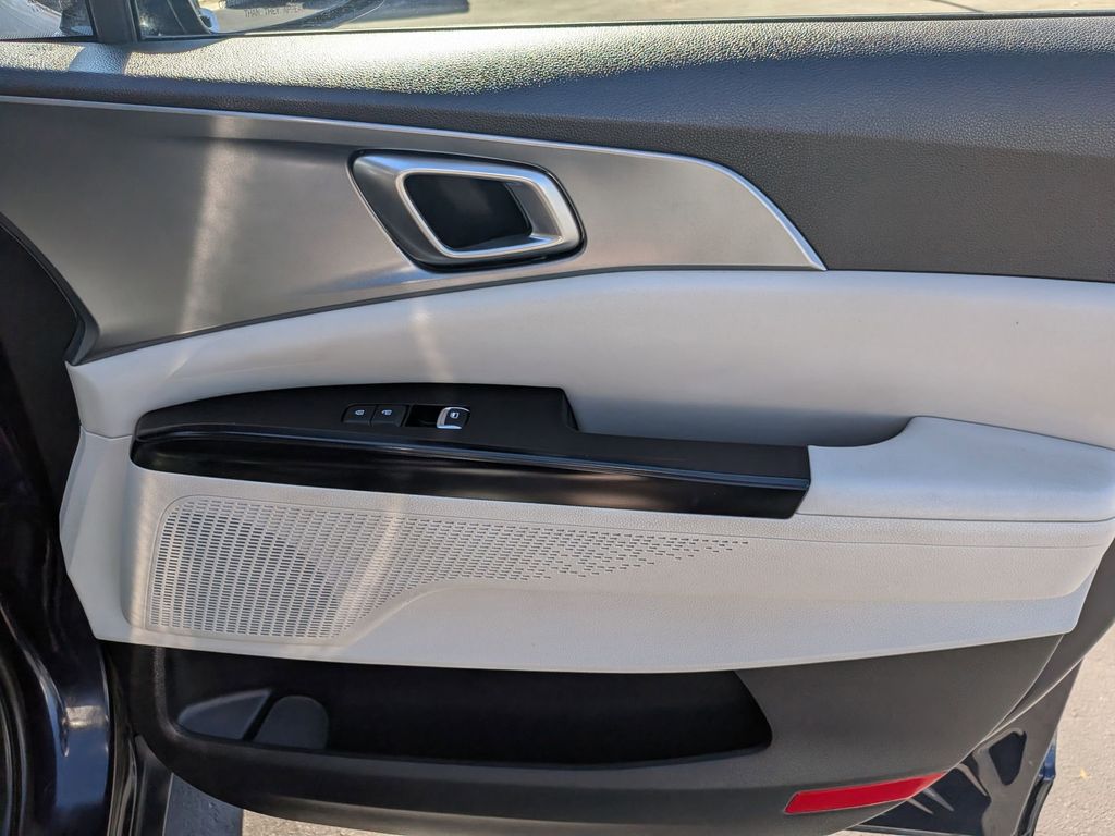 Thumbnail: 2024 Kia Carnival - 30