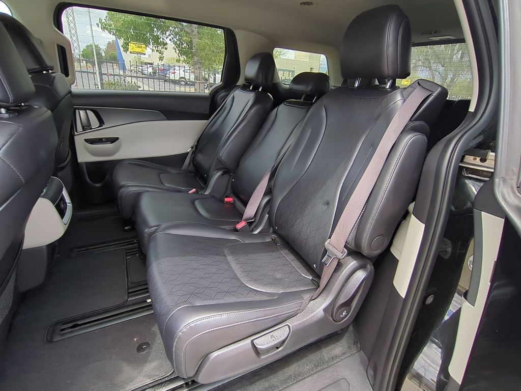 Thumbnail: 2023 Kia Carnival - 25