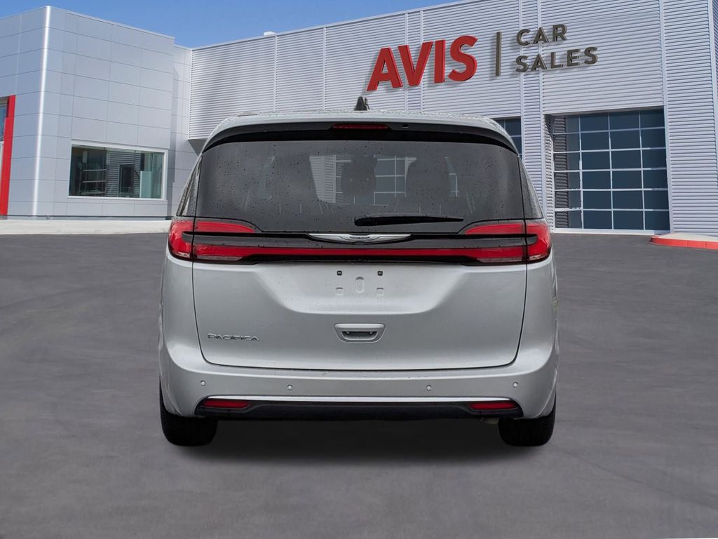 Thumbnail: 2024 Chrysler Pacifica - 7