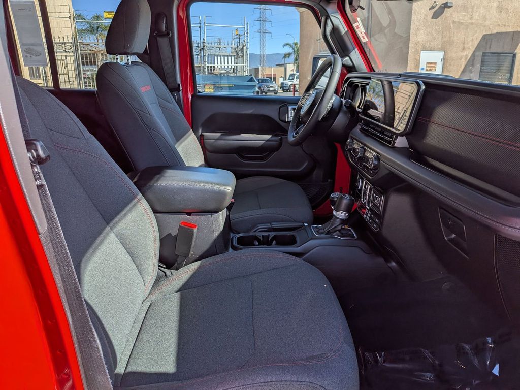 Thumbnail: 2025 Jeep Wrangler - 31