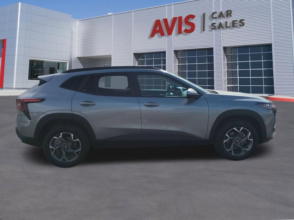 Thumbnail: 2025 Chevrolet Trax - 5