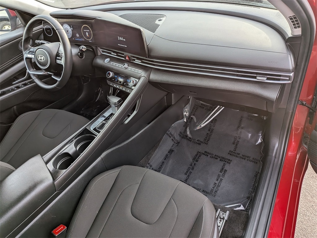 Thumbnail: 2025 Hyundai Elantra - 32