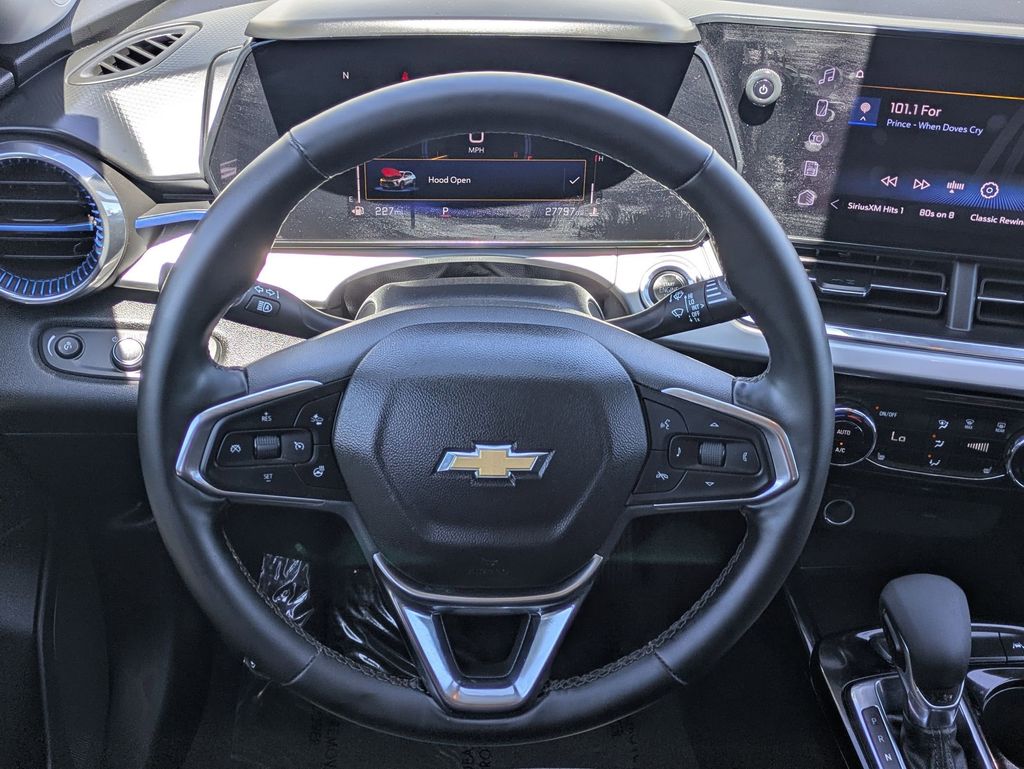 Thumbnail: 2025 Chevrolet Trax - 23