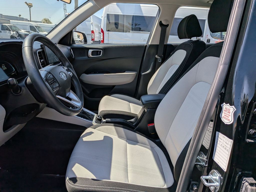 Thumbnail: 2025 Hyundai Venue - 15