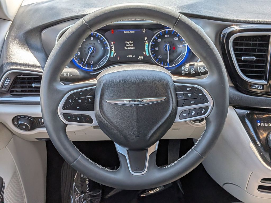 Thumbnail: 2024 Chrysler Pacifica - 22