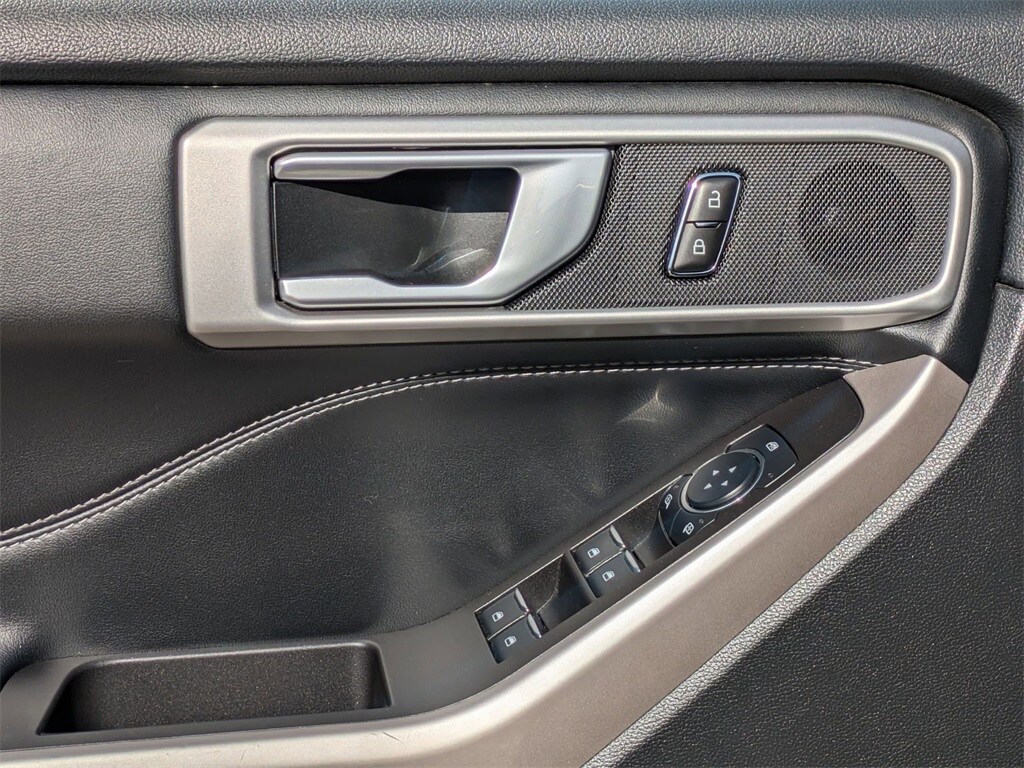 2023 Ford Explorer XLT 13