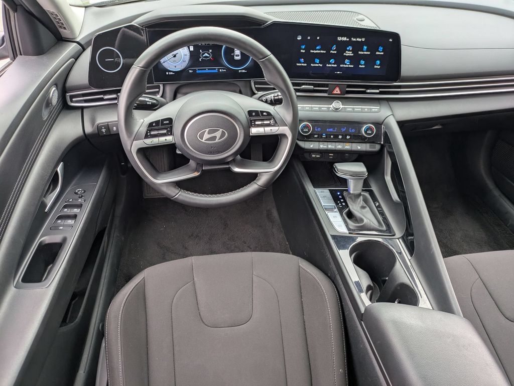 2025 Hyundai Elantra SEL - Photo 25