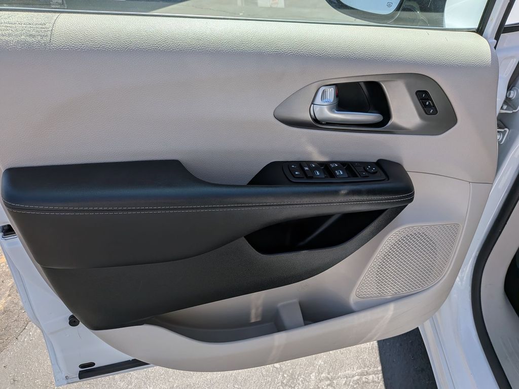 Thumbnail: 2024 Chrysler Pacifica - 11