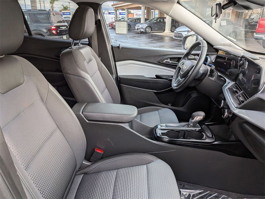 Thumbnail: 2025 Chevrolet Trax - 31