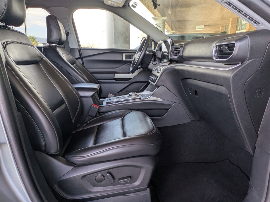 Thumbnail: 2023 Ford Explorer - 32