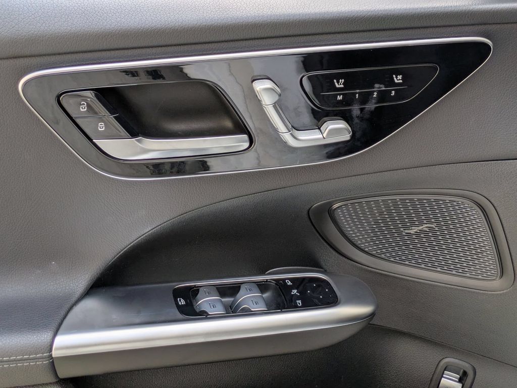Thumbnail: 2025 Mercedes-Benz C-Class - 13