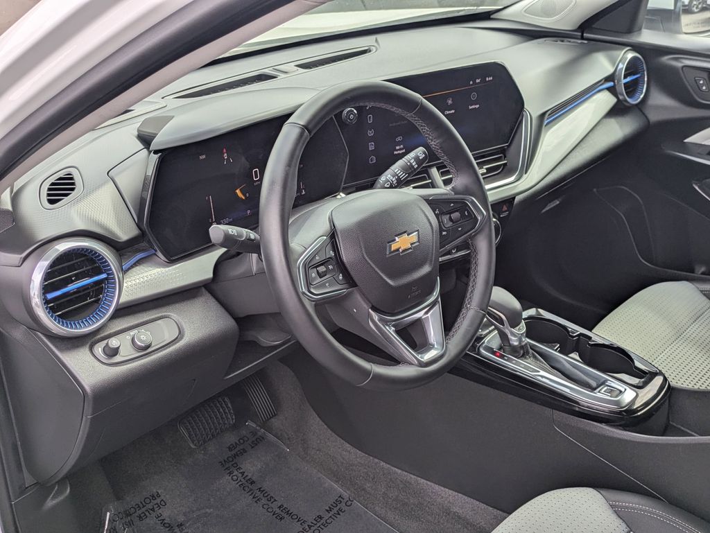 Thumbnail: 2025 Chevrolet Trax - 16