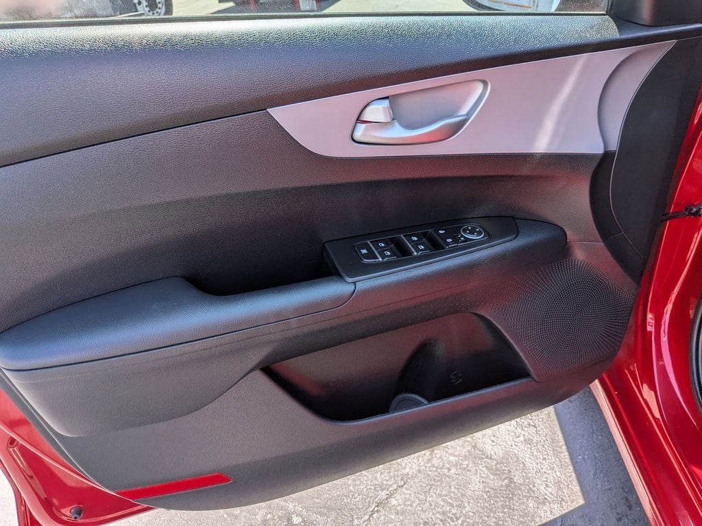 Thumbnail: 2024 Kia Forte - 11