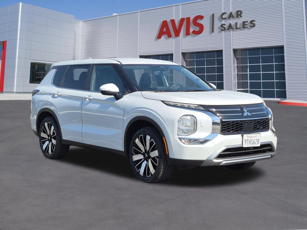 Thumbnail: 2025 Mitsubishi Outlander - 3