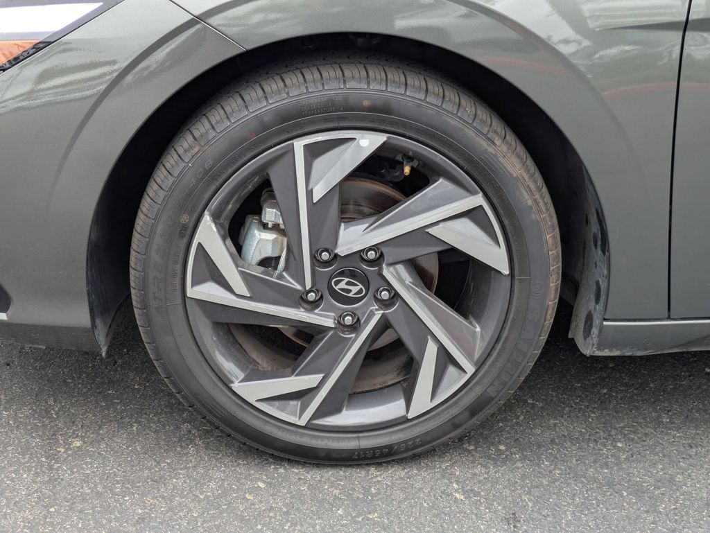 2025 Hyundai Elantra SEL - Photo 13