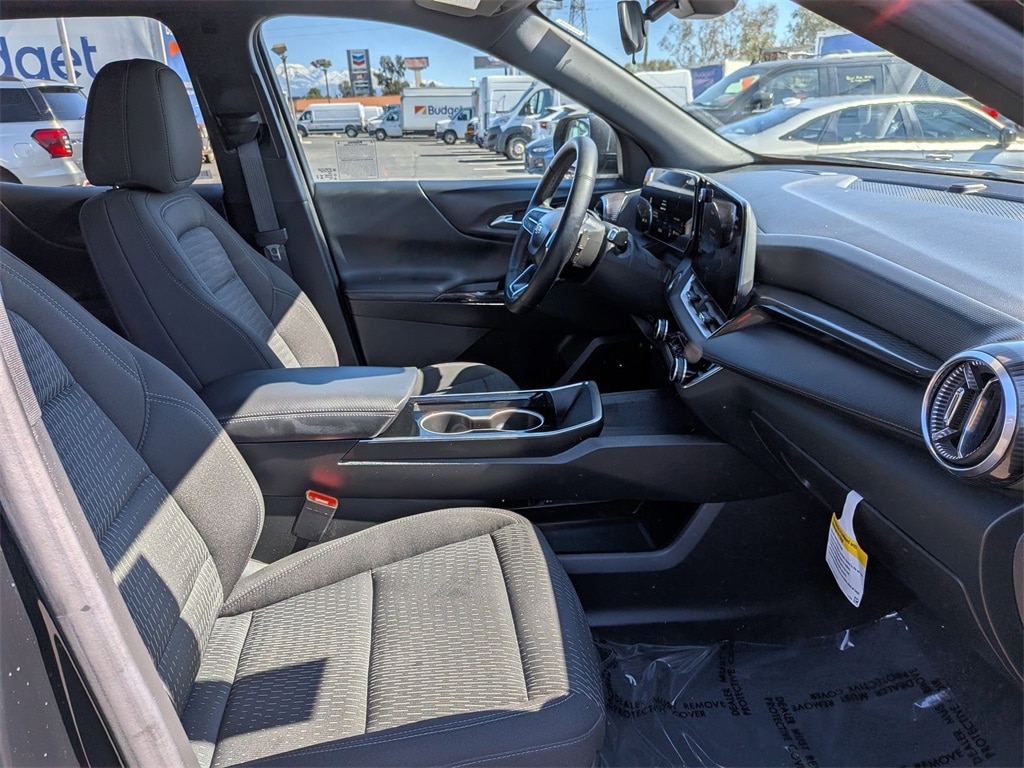 Thumbnail: 2025 Chevrolet Equinox - 30