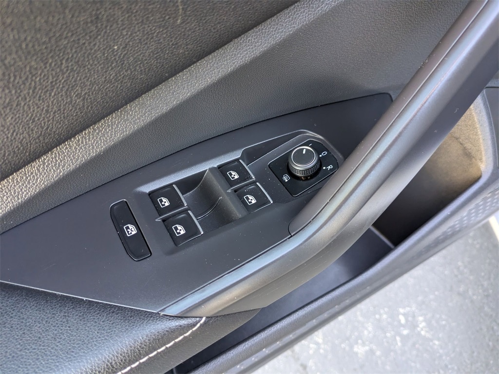 Thumbnail: 2024 Volkswagen Jetta - 13