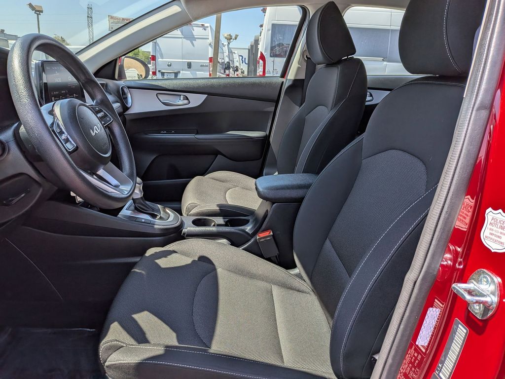 Thumbnail: 2024 Kia Forte - 15