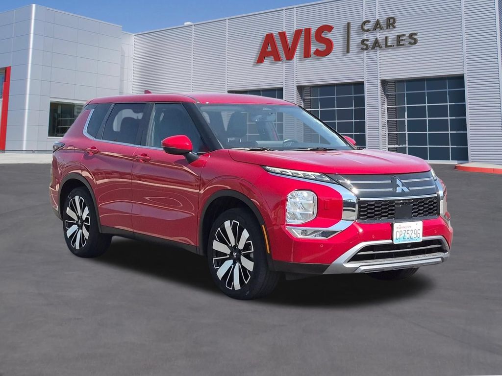 Thumbnail: 2025 Mitsubishi Outlander - 3
