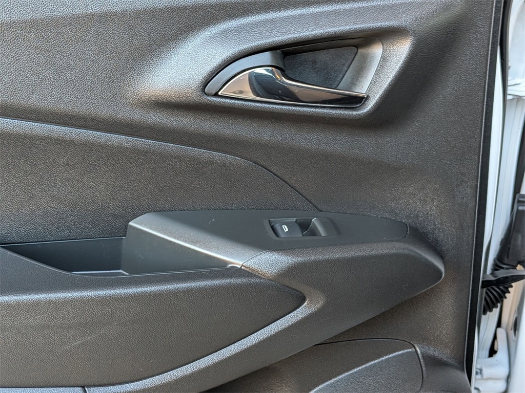 Thumbnail: 2025 Chevrolet Trax - 27