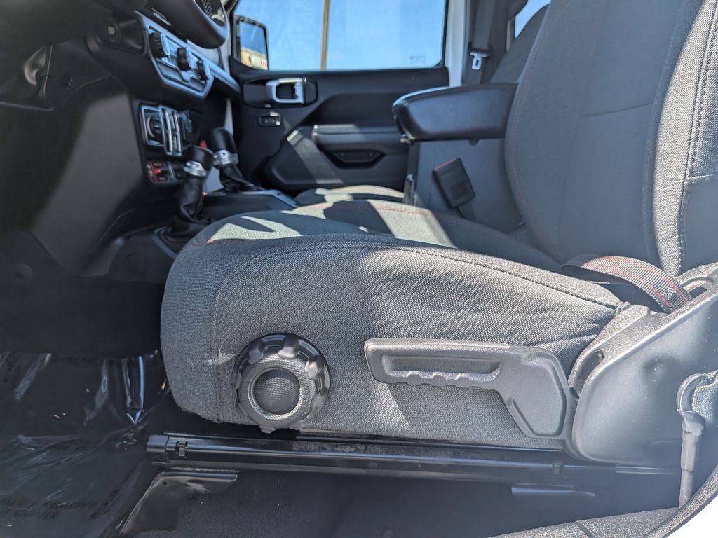 Thumbnail: 2025 Jeep Wrangler - 16