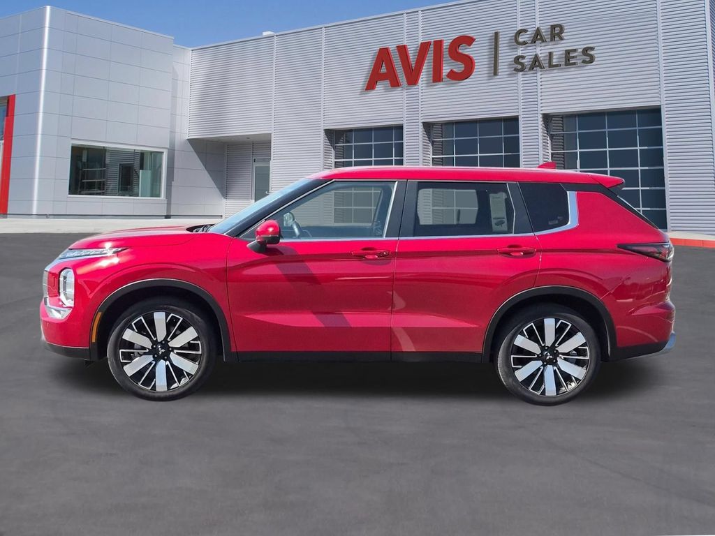 Thumbnail: 2025 Mitsubishi Outlander - 10