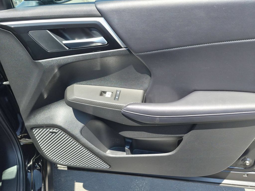 Thumbnail: 2025 Mitsubishi Outlander - 33