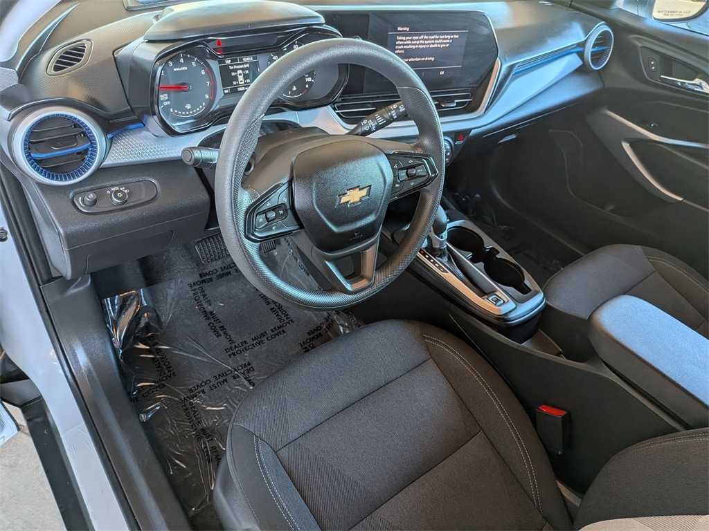 Thumbnail: 2025 Chevrolet Trax - 14