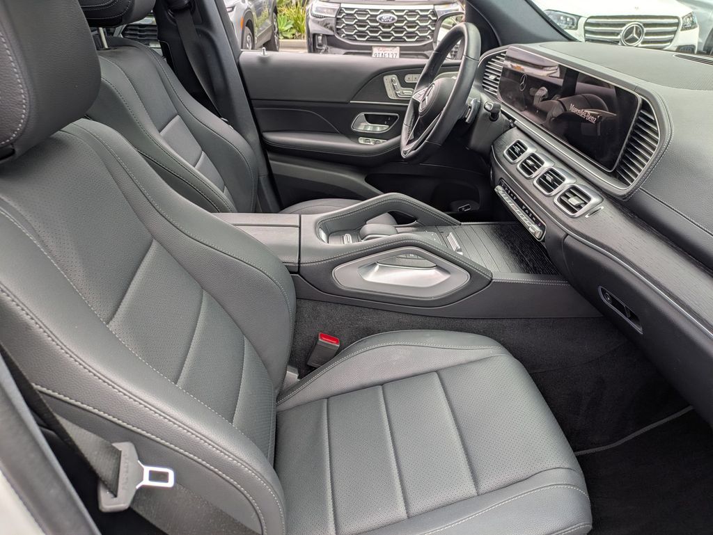 Thumbnail: 2025 Mercedes-Benz GLS - 32