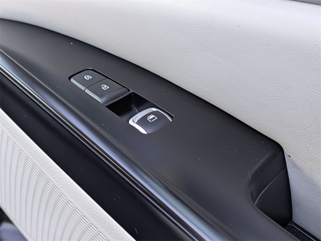 Thumbnail: 2024 Kia Carnival - 35