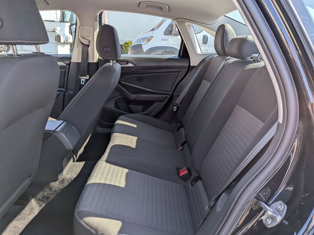 Thumbnail: 2025 Volkswagen Jetta - 27