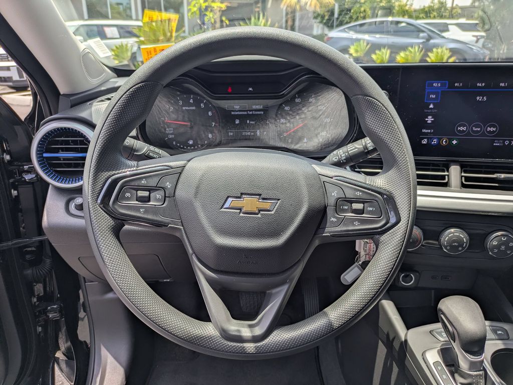 2025 Chevrolet Trax LS - Photo 18