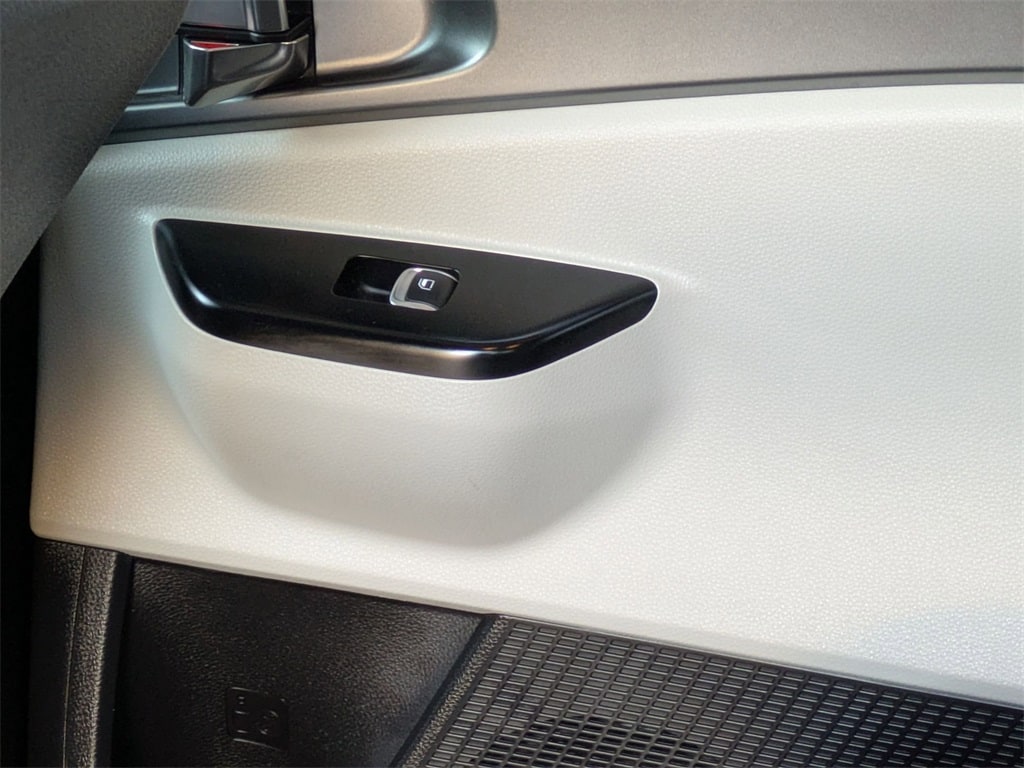 Thumbnail: 2024 Kia Carnival - 28