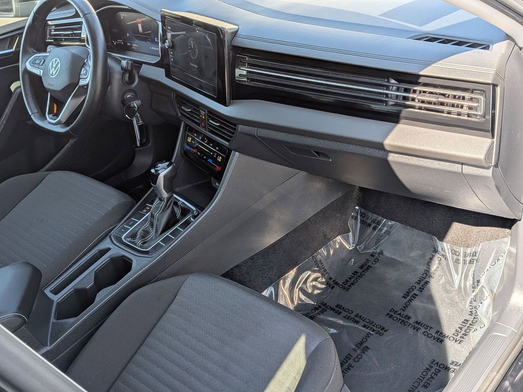 Thumbnail: 2025 Volkswagen Jetta - 31