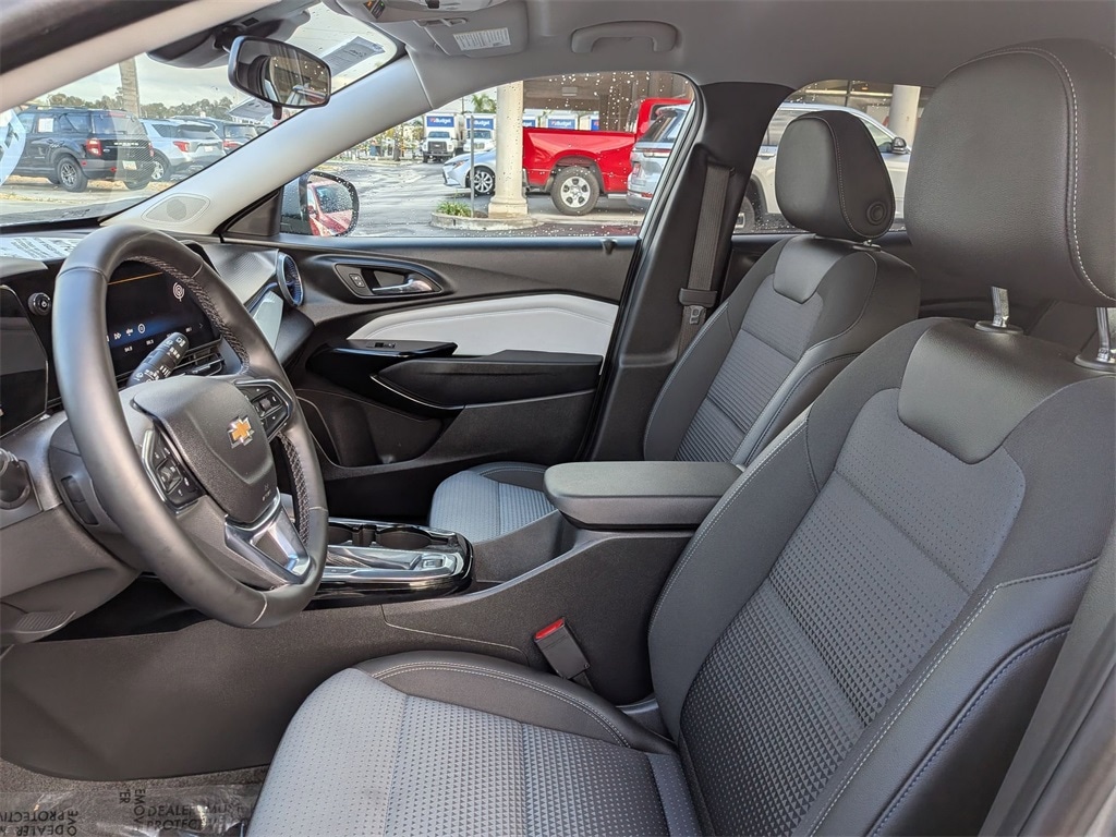 Thumbnail: 2025 Chevrolet Trax - 24