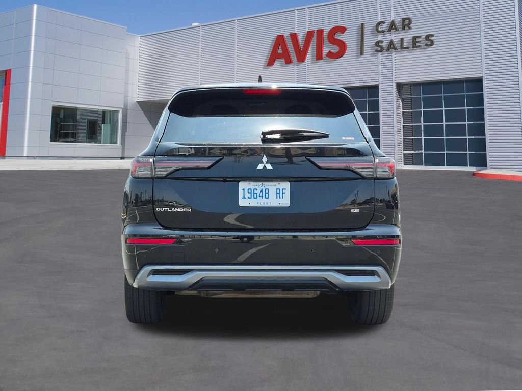Thumbnail: 2025 Mitsubishi Outlander - 7