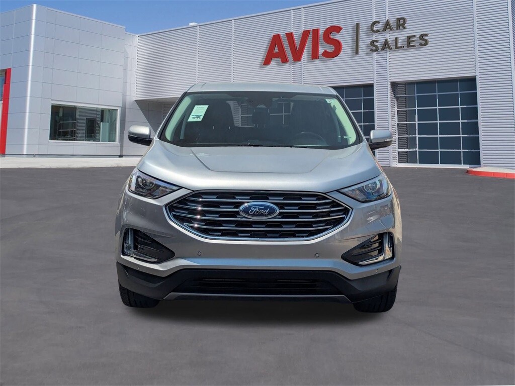 2024 Ford Edge Titanium photo 2