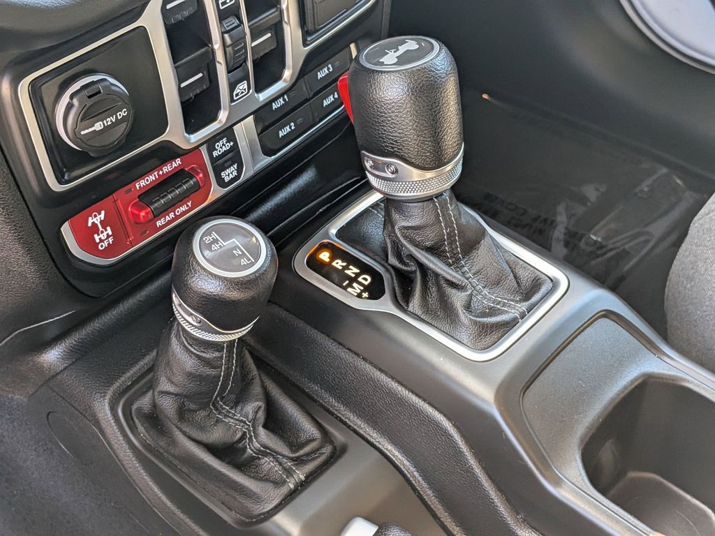 Thumbnail: 2025 Jeep Wrangler - 21