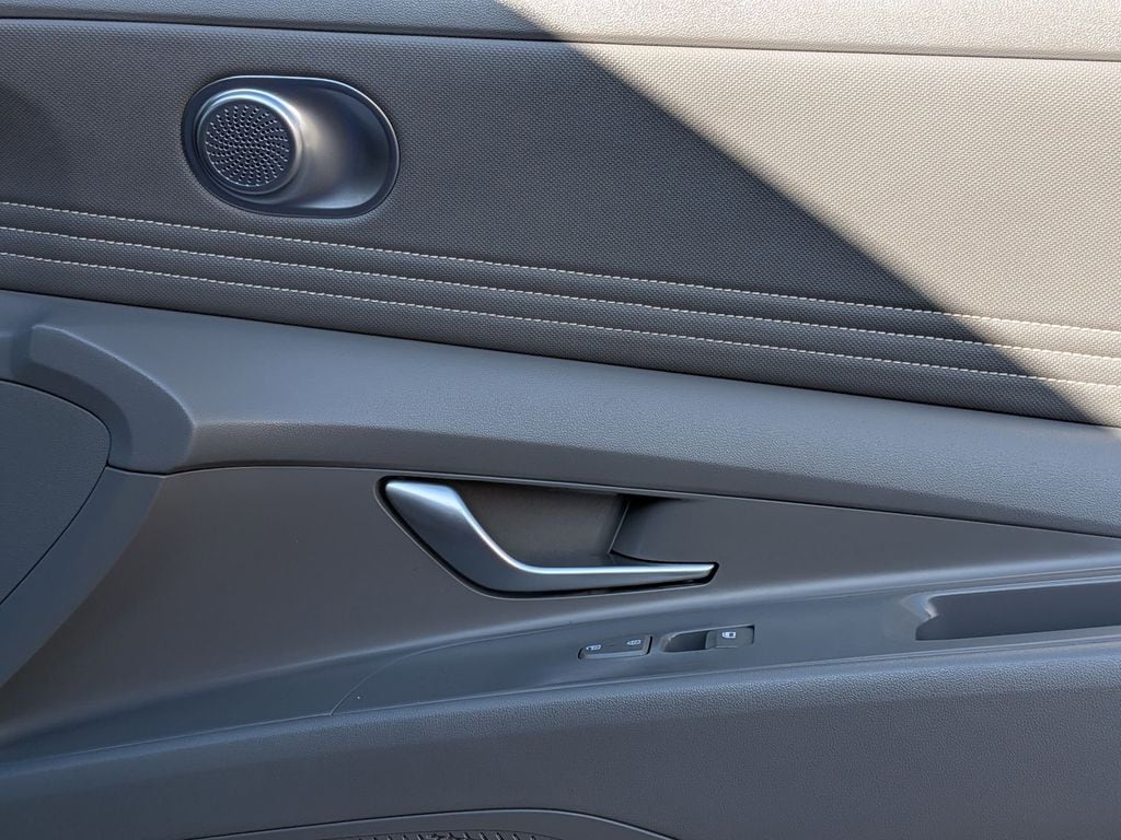 Thumbnail: 2025 Hyundai Elantra - 33