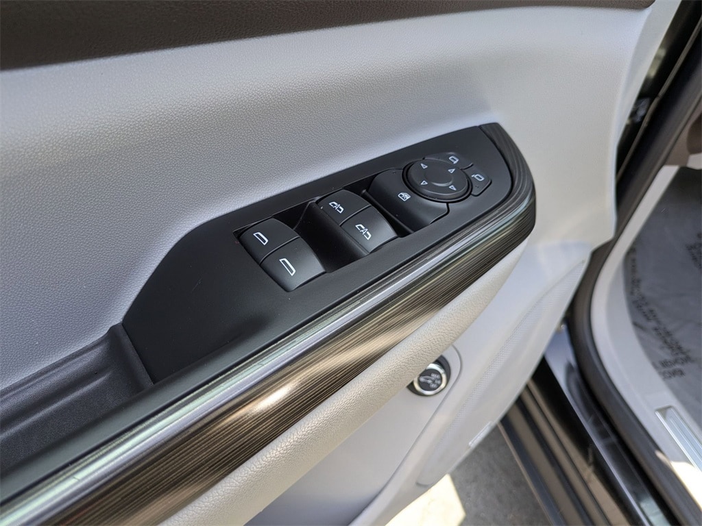 Thumbnail: 2023 GMC Acadia - 13