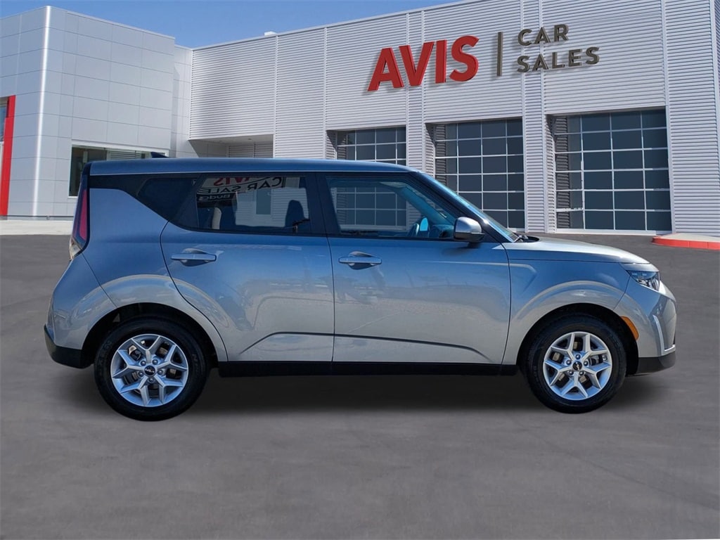 2024 Kia Soul LX photo 3