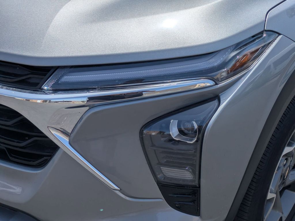 Thumbnail: 2025 Chevrolet Trax - 11