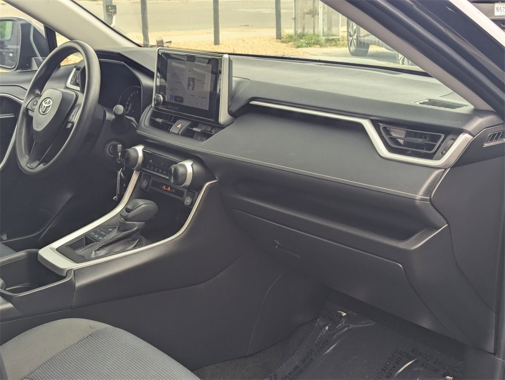 Thumbnail: 2024 Toyota RAV4 - 32