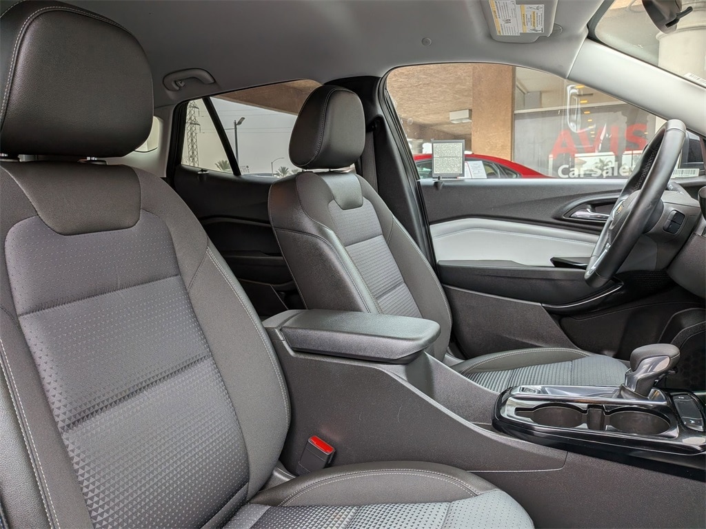 Thumbnail: 2025 Chevrolet Trax - 32